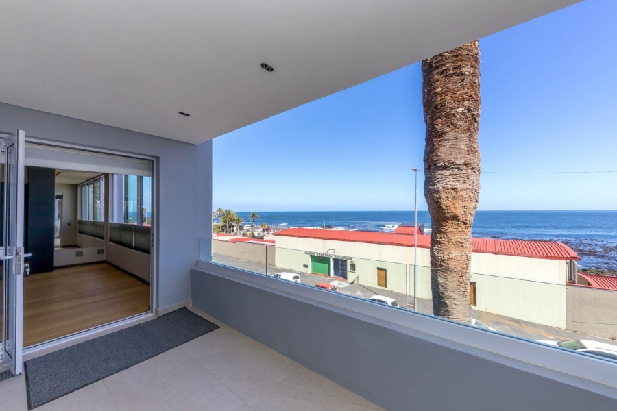 2 Bedroom Property for Sale in Sea Point Western Cape